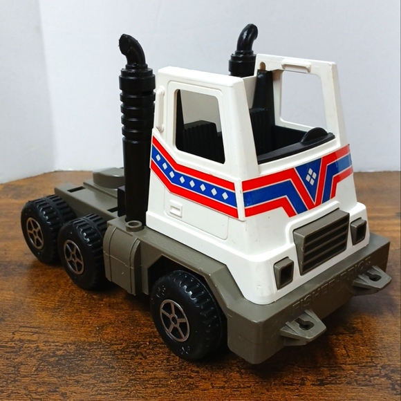 1984 Fisher-Price Husky Helpers Semi Truck Rig #327 - Picture 2 of 10